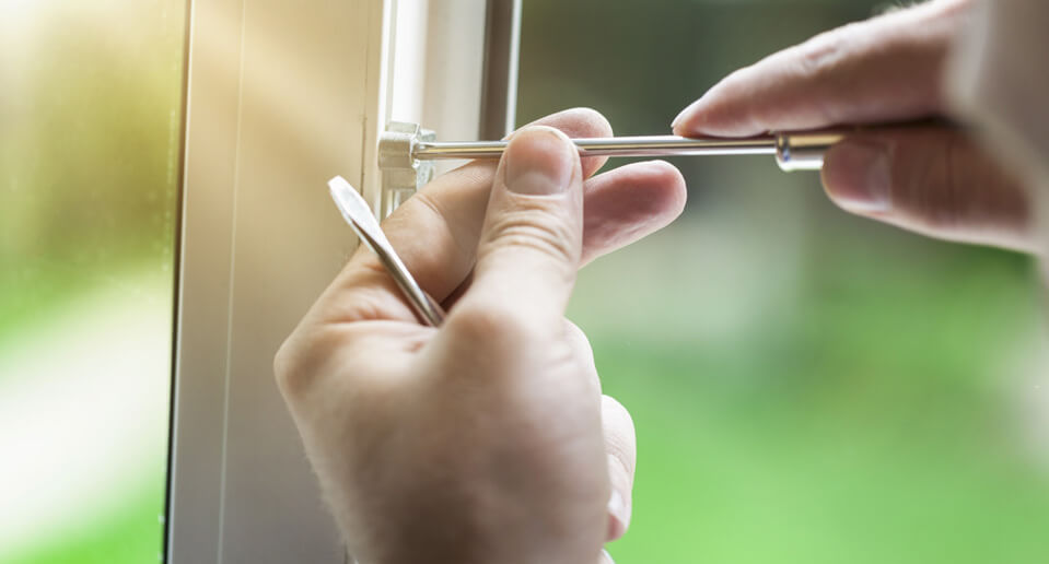 Műanyag ablak beállítása téli nyári