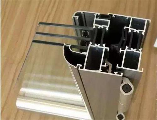 Hőhídmentes ablak beépítés