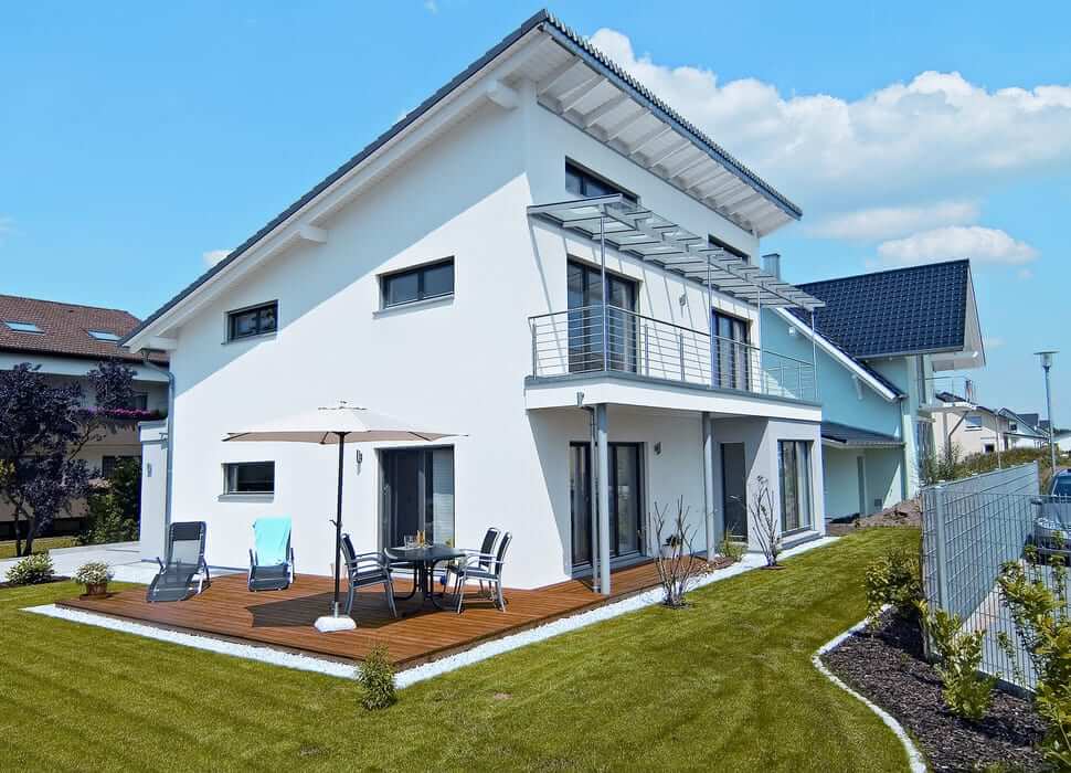 Családi ház modern nyílászárókkal